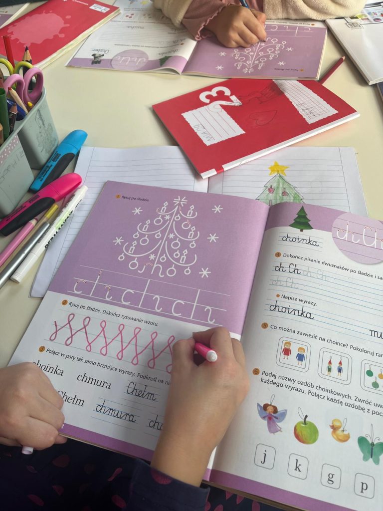 Polskie dzieci podczas zajęć w Klubiku Orzełki Luzern