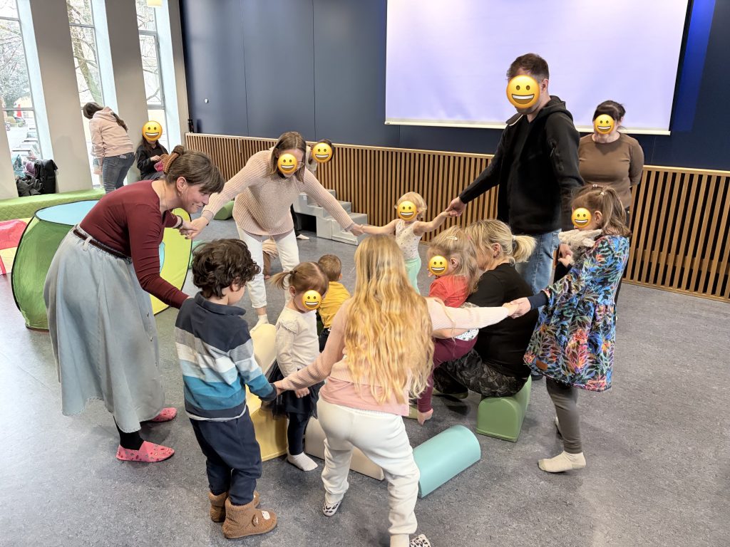 Polskie dzieci podczas zajęć w Klubiku Orzełki Luzern