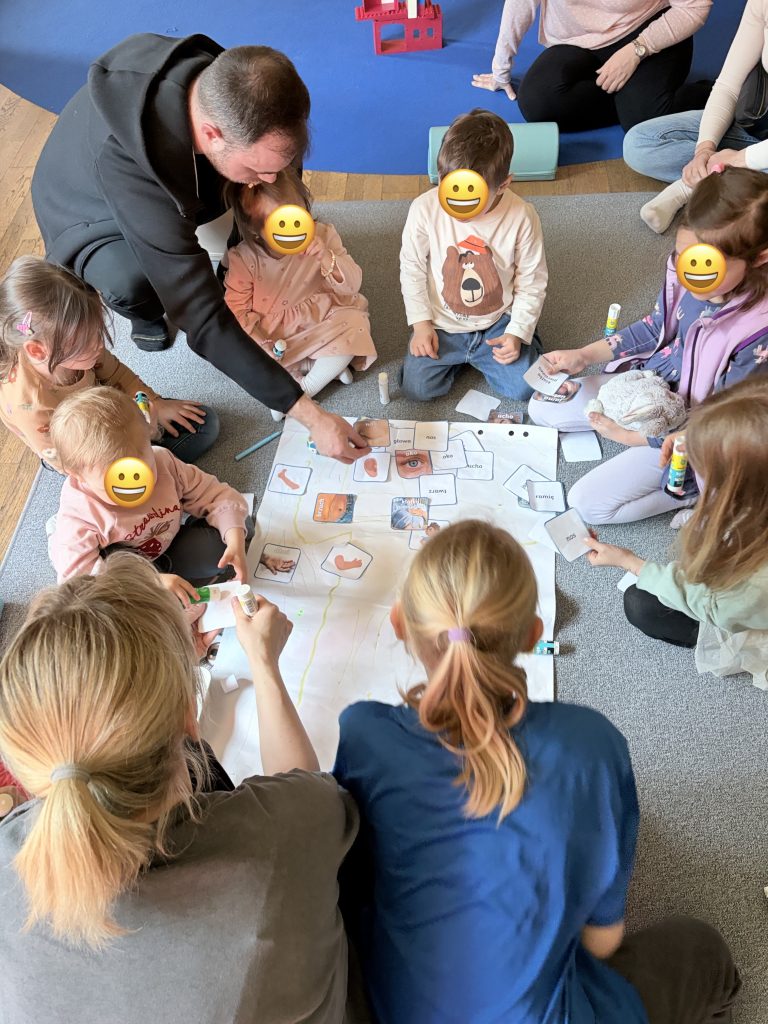 Polskie dzieci podczas zajęć w Klubiku Orzełki Luzern