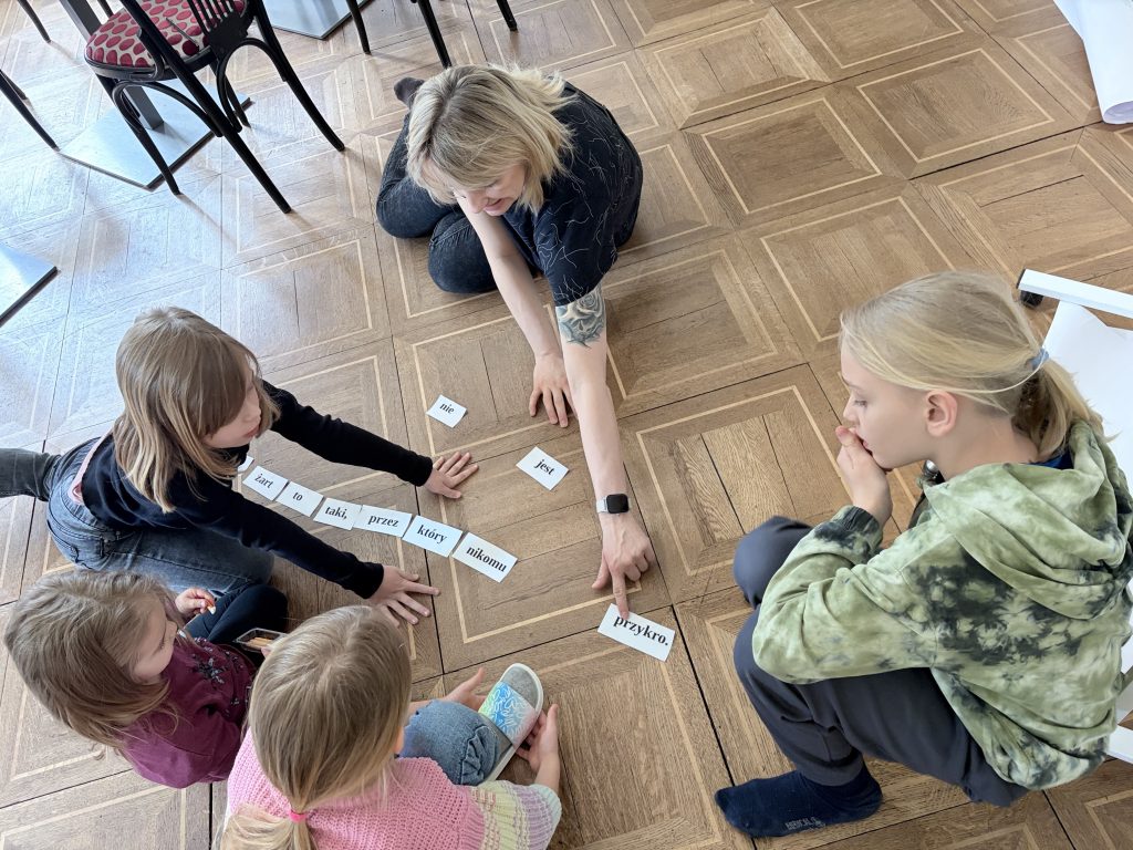 Polskie dzieci podczas zajęć w Klubiku Orzełki Luzern